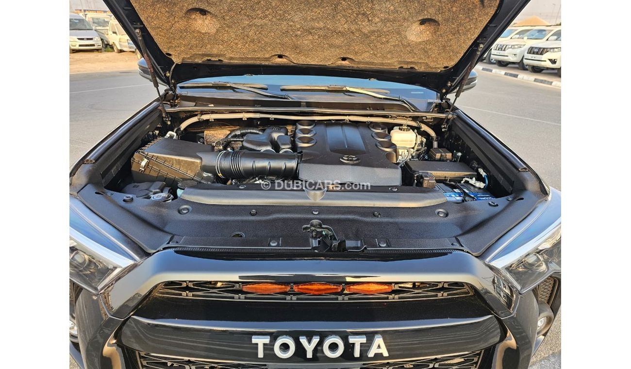 Toyota 4Runner 2022  Toyota 4RUNNER SR5 full option sunroof, 4x4 and 360 cameras