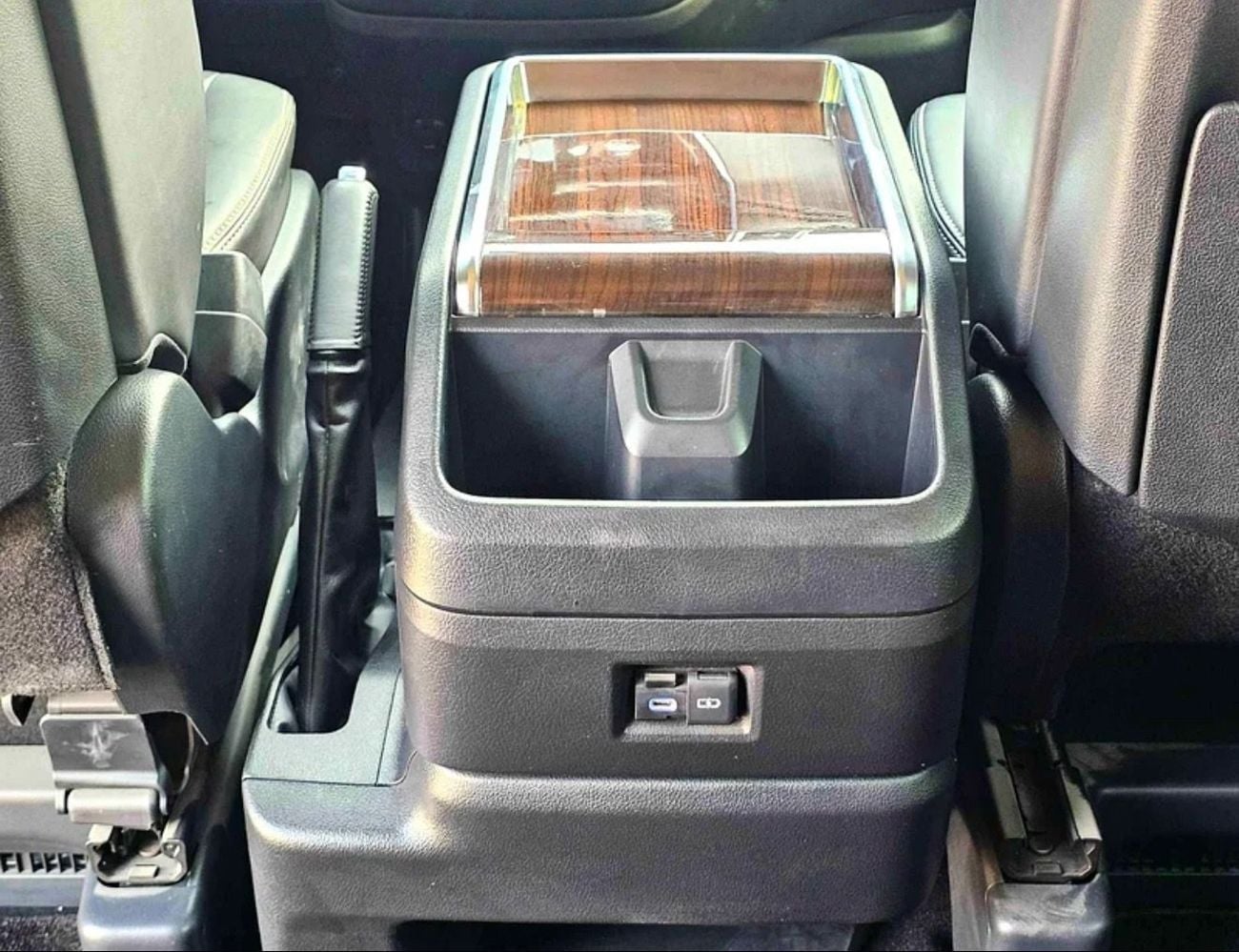 تويوتا جرافينا Toyota Gravnia Years 2021 3.5L Premium V6 petrol left hand drive