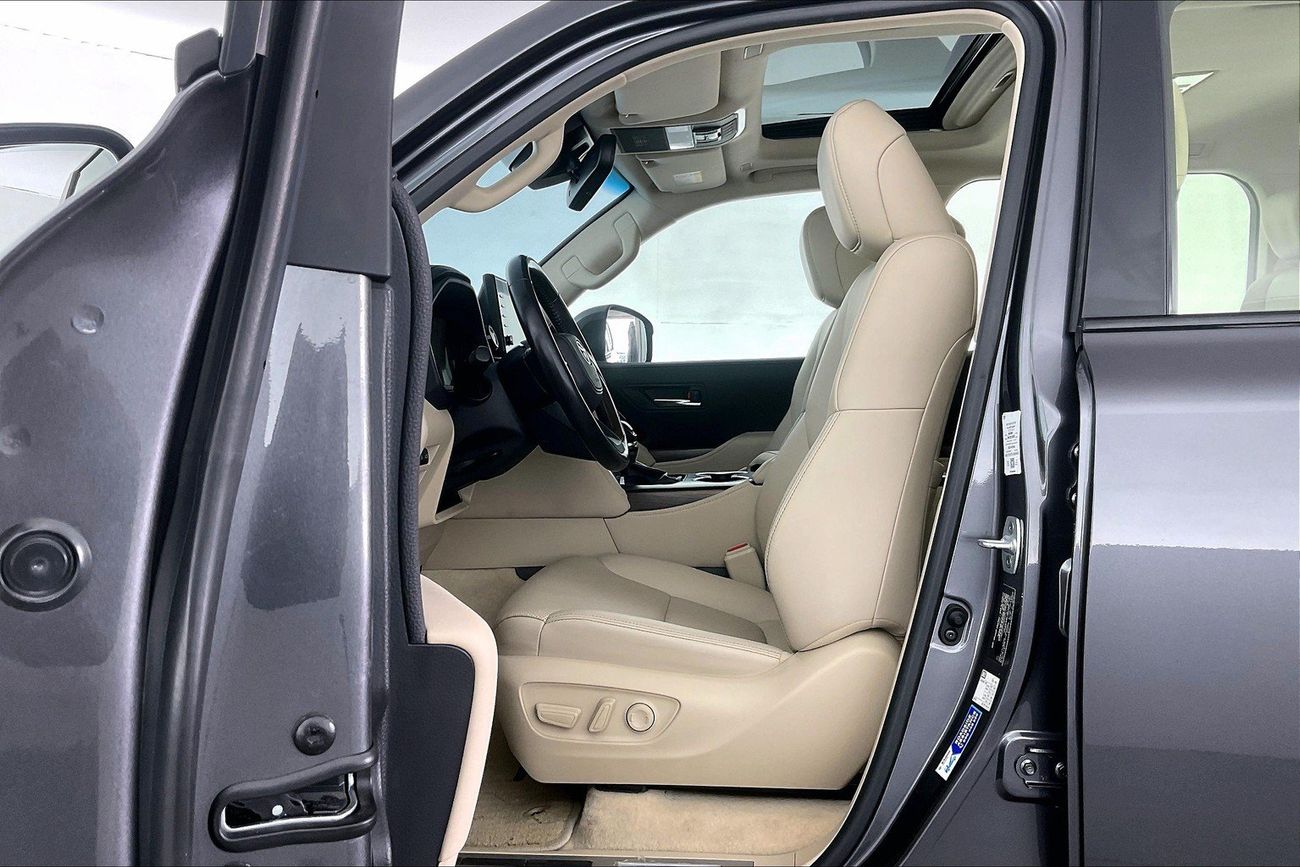 Toyota Land Cruiser GXR | National Day Celebration | Guaranteed Warranty | 0 Down Payment