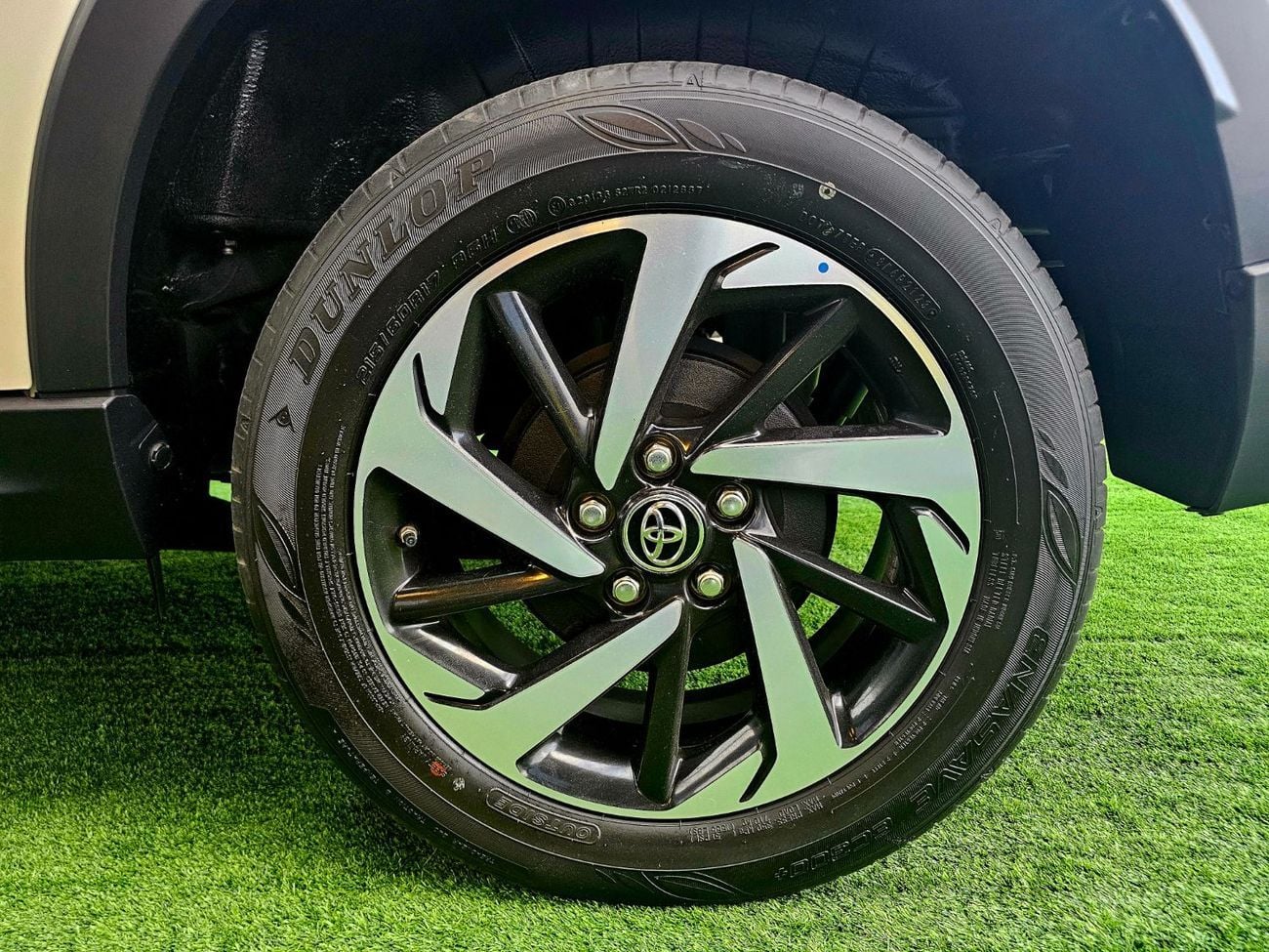 تويوتا راش EX/ PASSENGER 7 SEATS/ LOW MILEAGE