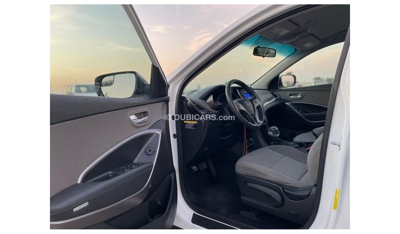 هيونداي سانتا في *Clean Title 2016 Hyundai Santa Fe Sports 2.4L V4 - - UAE PASS
