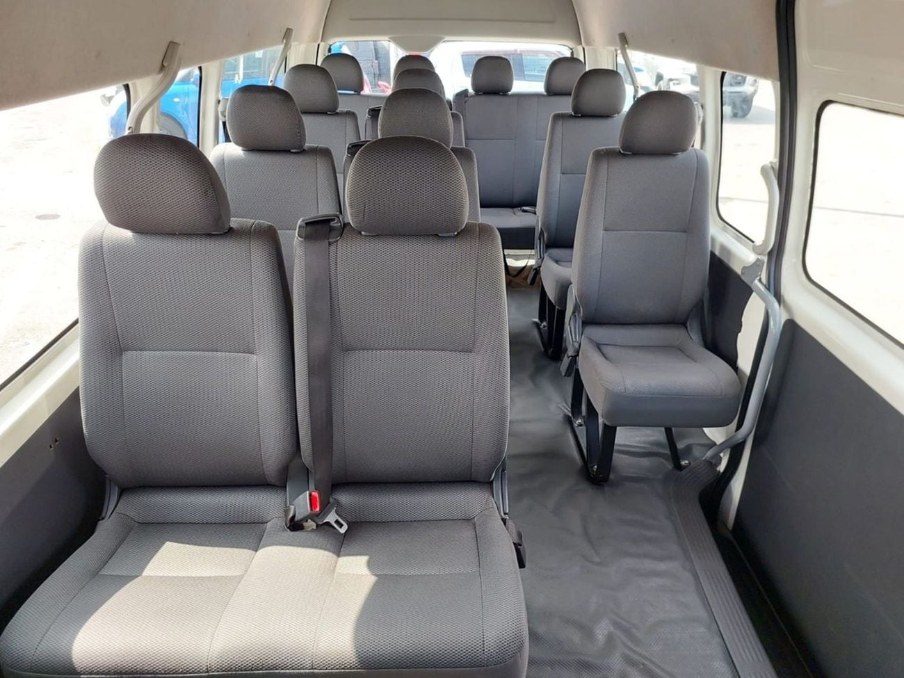 تويوتا هاياس (RAMADAN OFFER) TOYOTA HIACE COMMUTER VAN RHD 2018 MODEL 3.0 L DIESEL AUTOMATIC(PM36021)