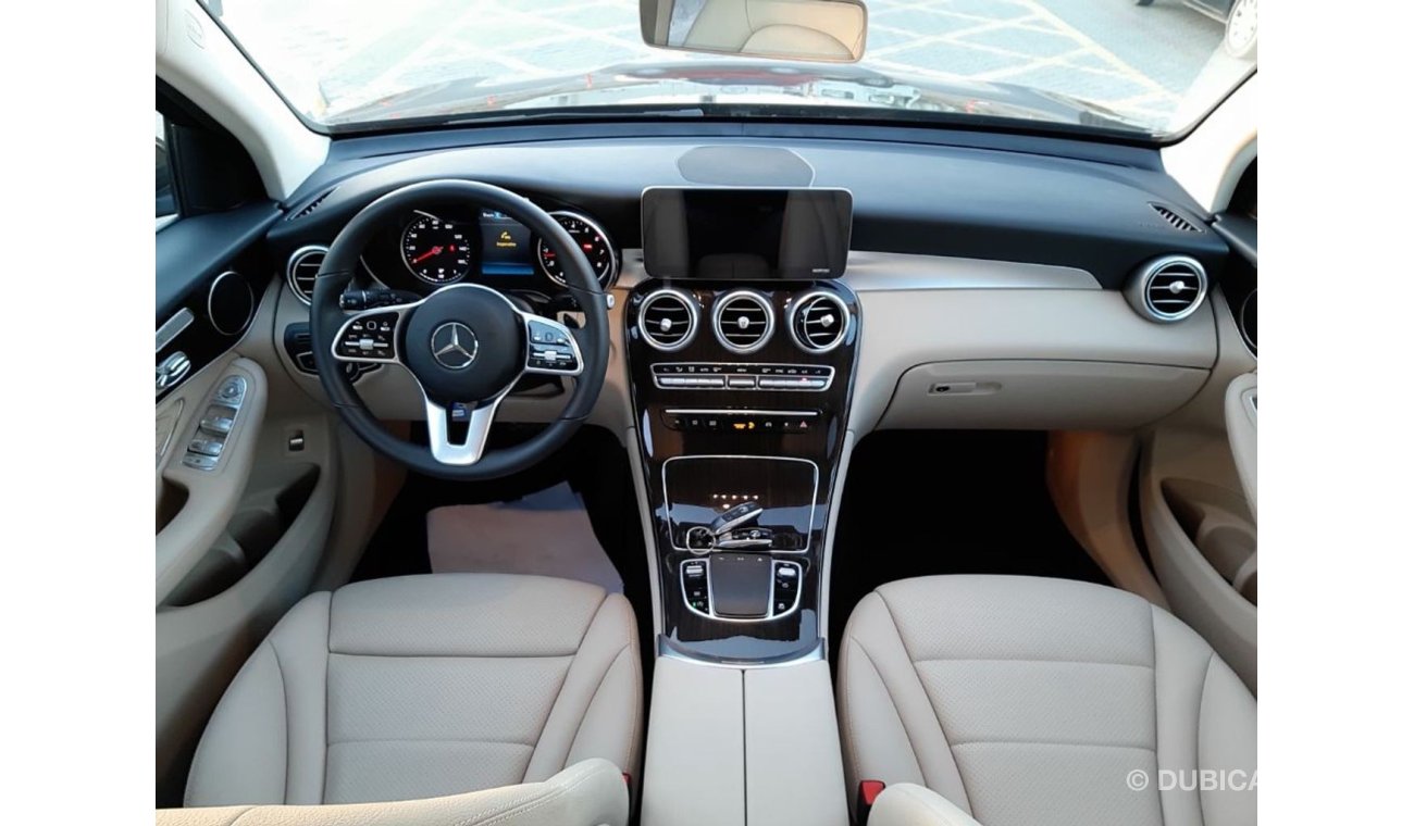 Mercedes-Benz GLC 300 GLC 2019 وارد امريكي نظيفة جدا وبحالة ممتازة يوجد كاميرا خلفية