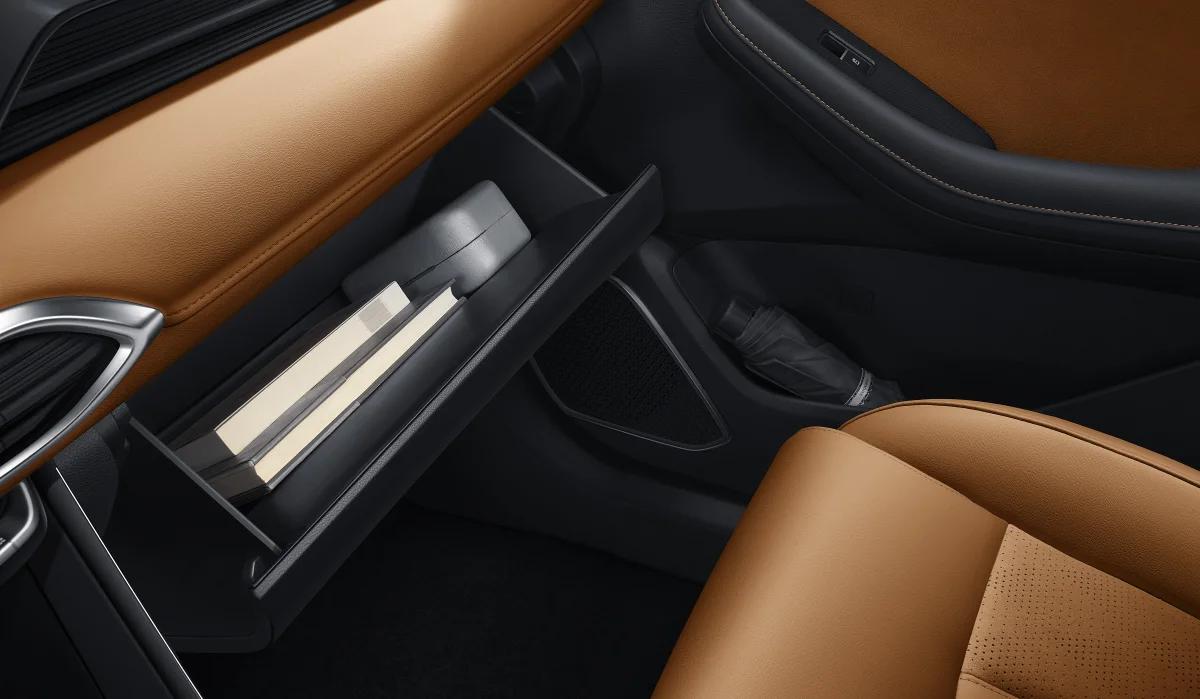 جي أي سي GS 4 interior - Glove Box