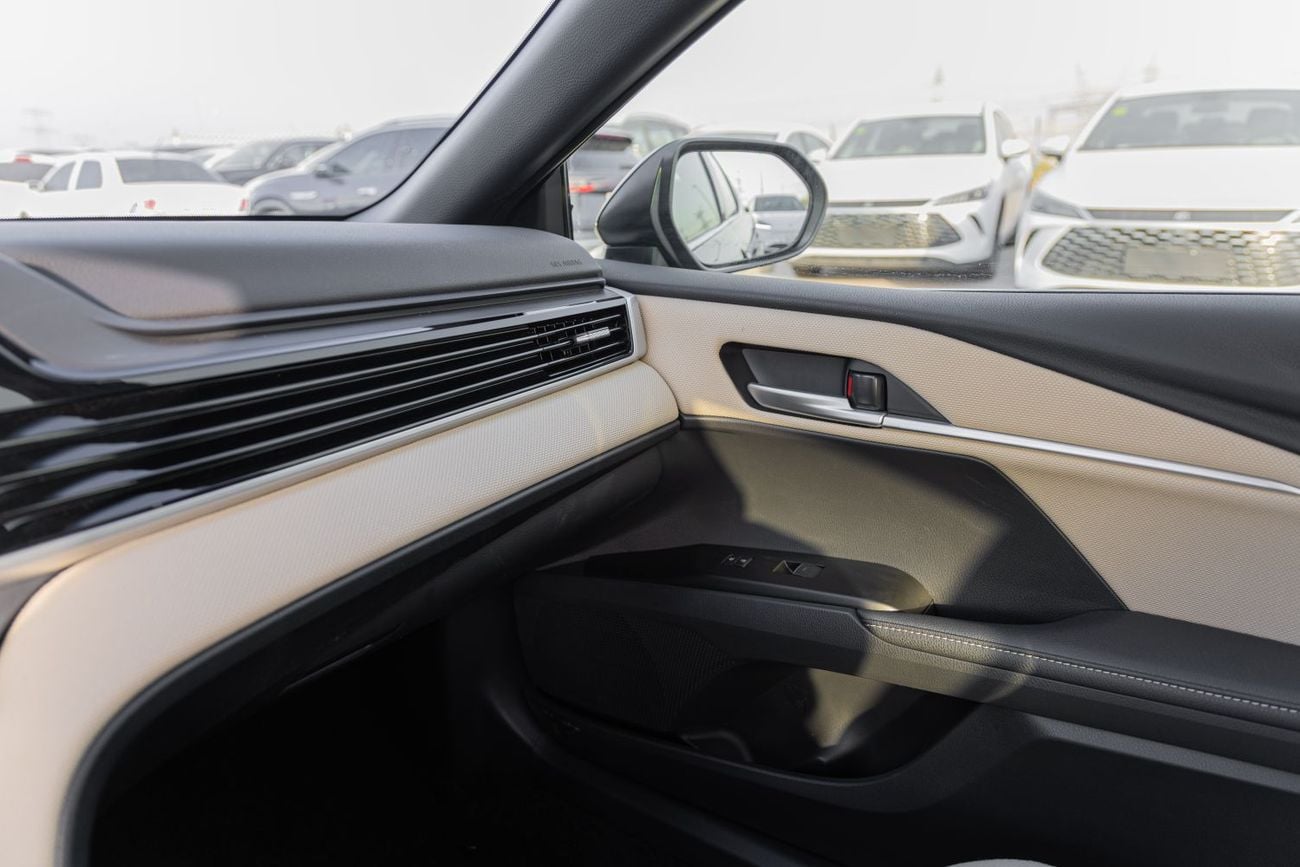 Toyota Camry Toyota Camry LE 2.5 L | Hybrid | Black | Panoramic Sunroof | 1 Electric Chair | 2026 GCC Specs