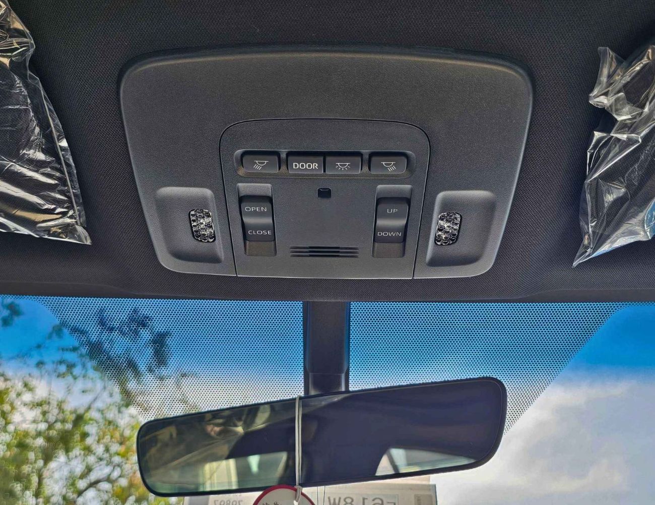 تويوتا كامري E-PLUS HYBRID / 2.5L V4 PETROL / PUSH START / DVD+CAMERA / SUNROOF / (CODE # E-PLUS)