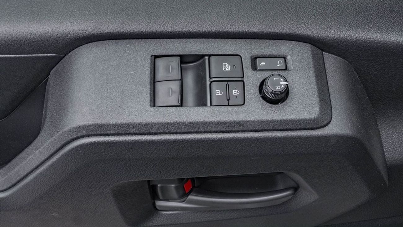 Toyota Hiace DLS -High Roof Commuter 2.8L M/T