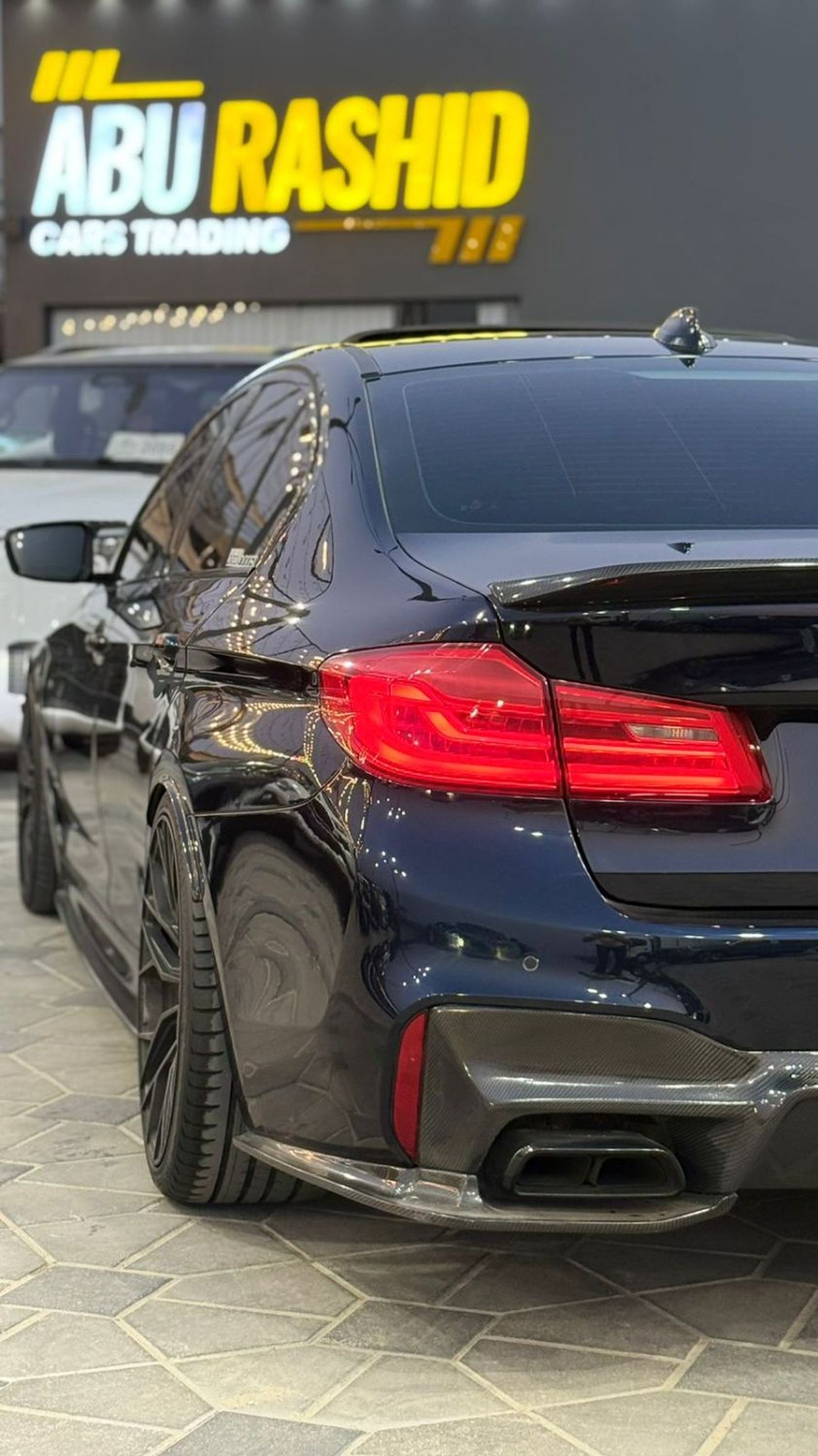 بي أم دبليو M550i Std 4.4L