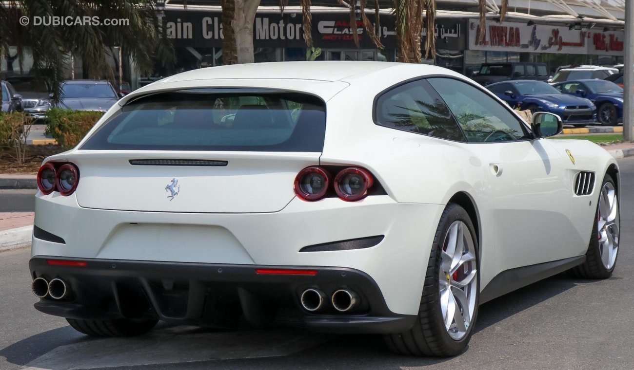 فيراري GTC4Lusso T