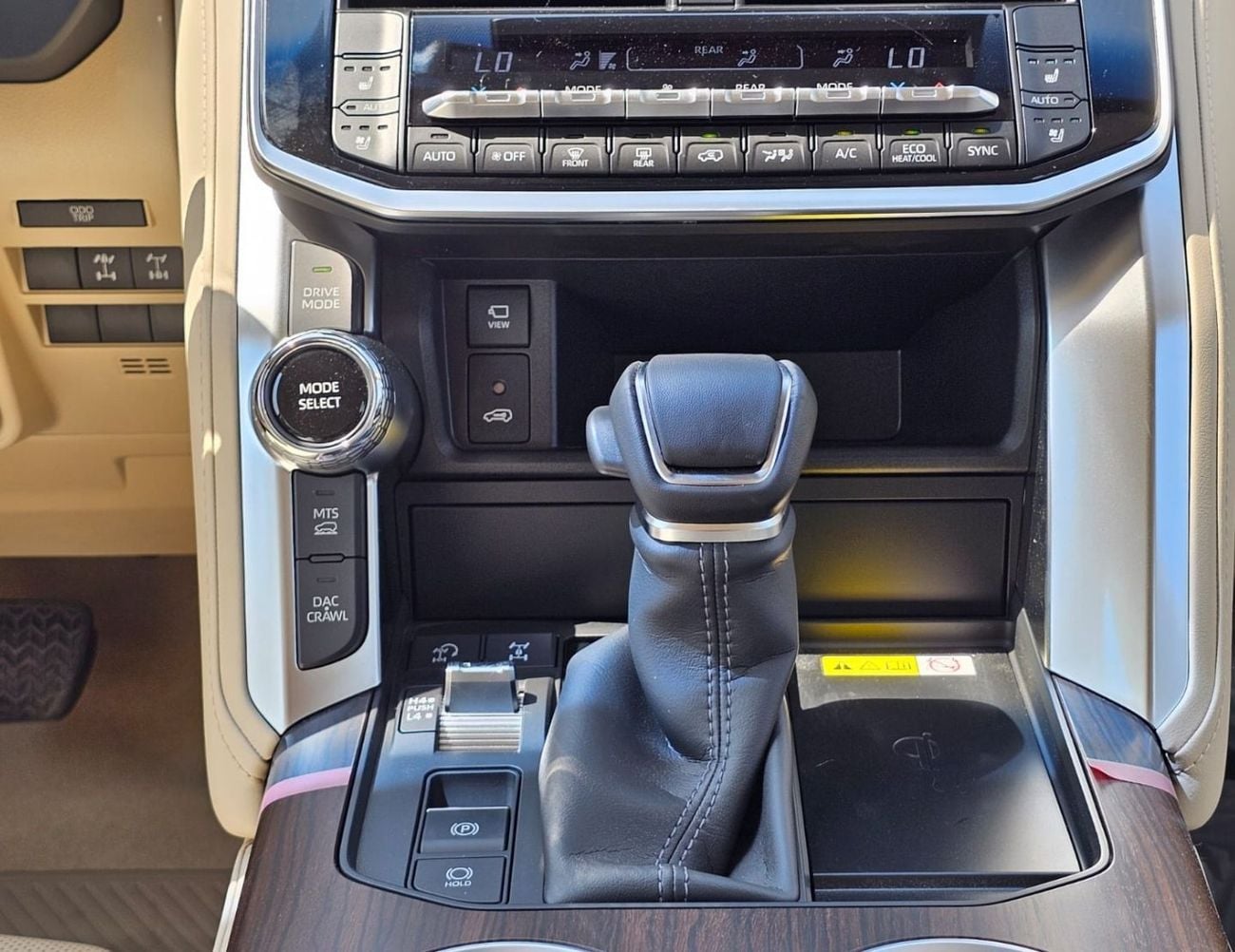 Toyota Land Cruiser VXS TWIN TURBO || 3.5L PETROL V6 | RADAR | 360*CAMERA | REAR ENTERTAINMENT SCREEN | SUNROOF | FULL O