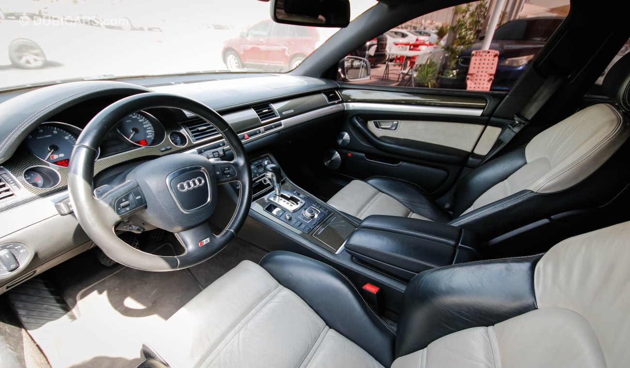 Audi S8 V10 quattro