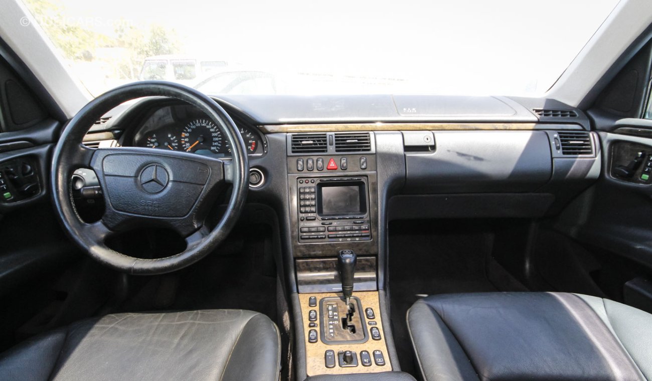 Mercedes-Benz E 320