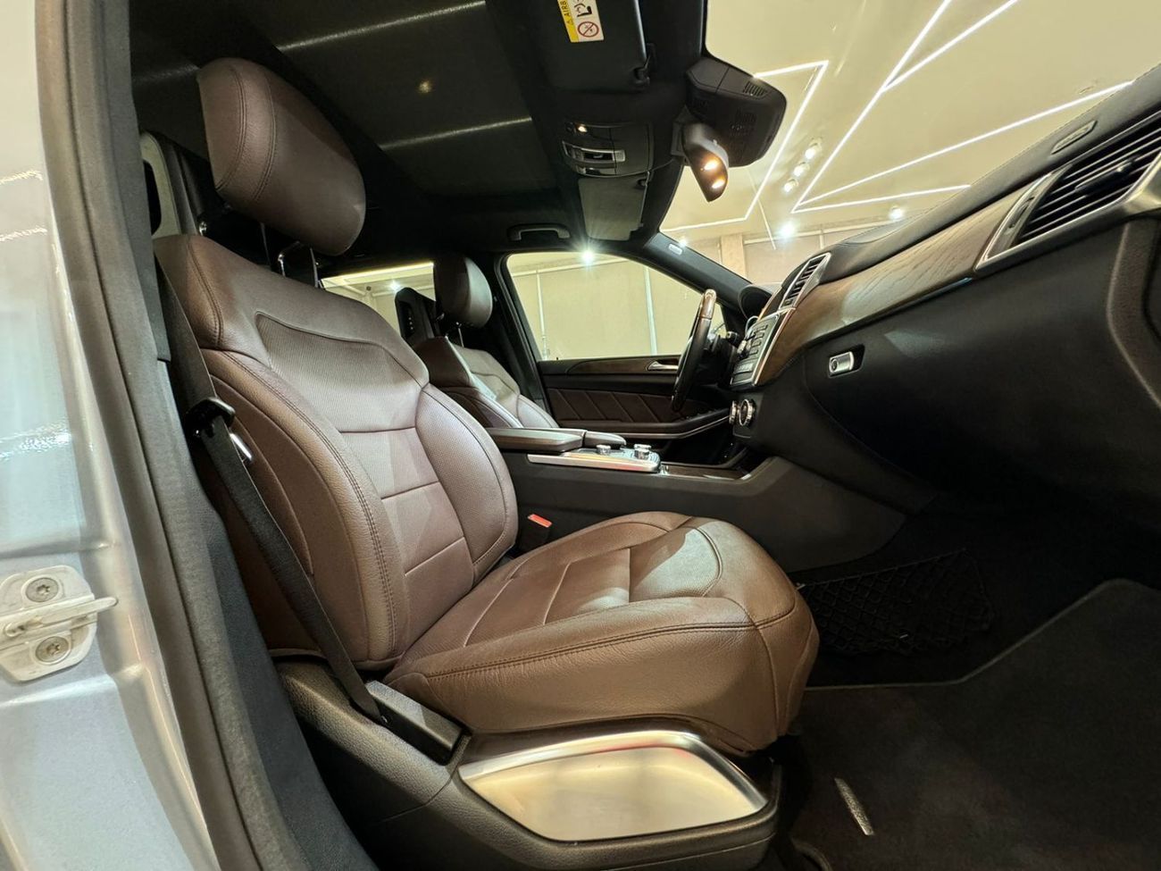 Mercedes-Benz GL 500 Std 4.7L AMG MERCEDES GL500 V8 || GCC || ACCIDENT FREE || AMAZING CONDITION II FULLY LOADED || LOW M