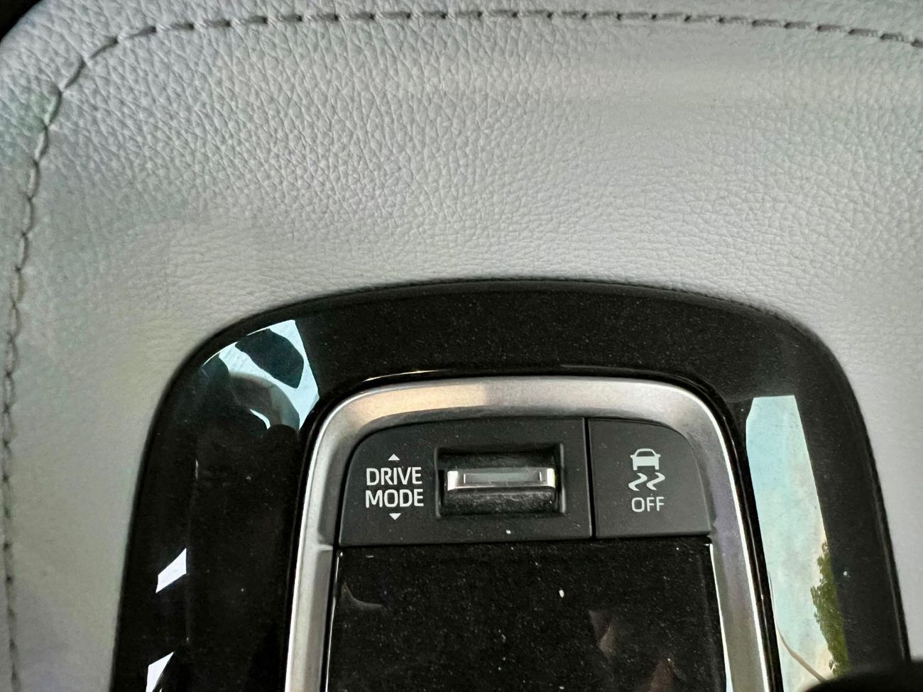 Toyota Corolla SE+ 2.0L hatchback sports warranty one year bank financie available