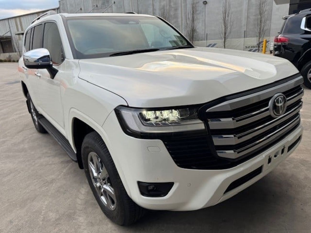 Toyota Land Cruiser IN TRANSIT - 3.3L SAHARA 7 SEATER