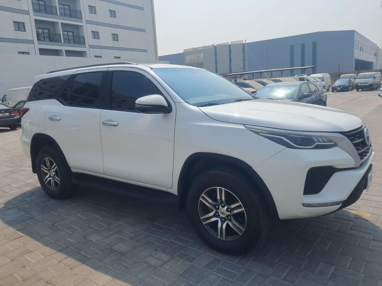 Toyota Fortuner EXR 2.7L v4 petrol Engine Colour White Transmission Automatic  7seats power steering power window contro