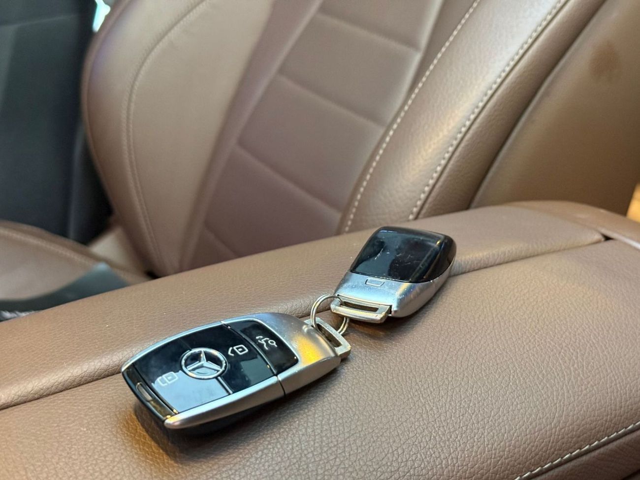 مرسيدس بنز E300 Premium + 2.0L