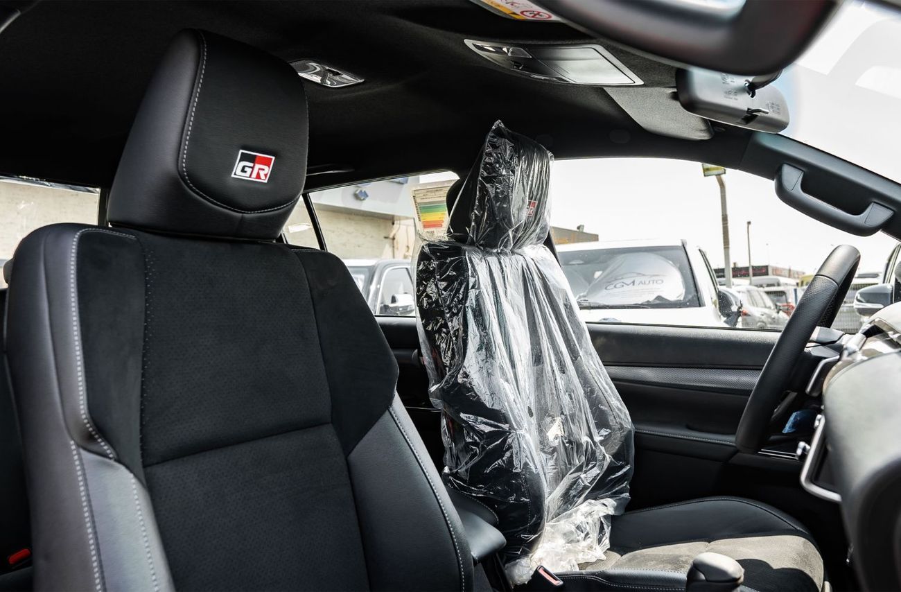 تويوتا هيلوكس 2025 Toyota Hilux GR-Sport 4.0L AT Petrol (Black)