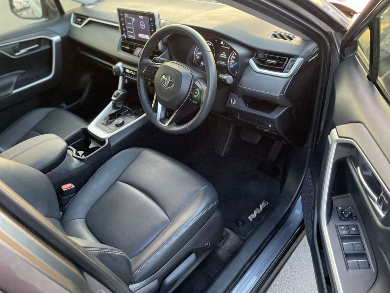 تويوتا راف ٤ 2021 Toyota RAV4 Hybrid - 2.5L V4 - Right Hand Drive - Japan Specs - 22,400 Km