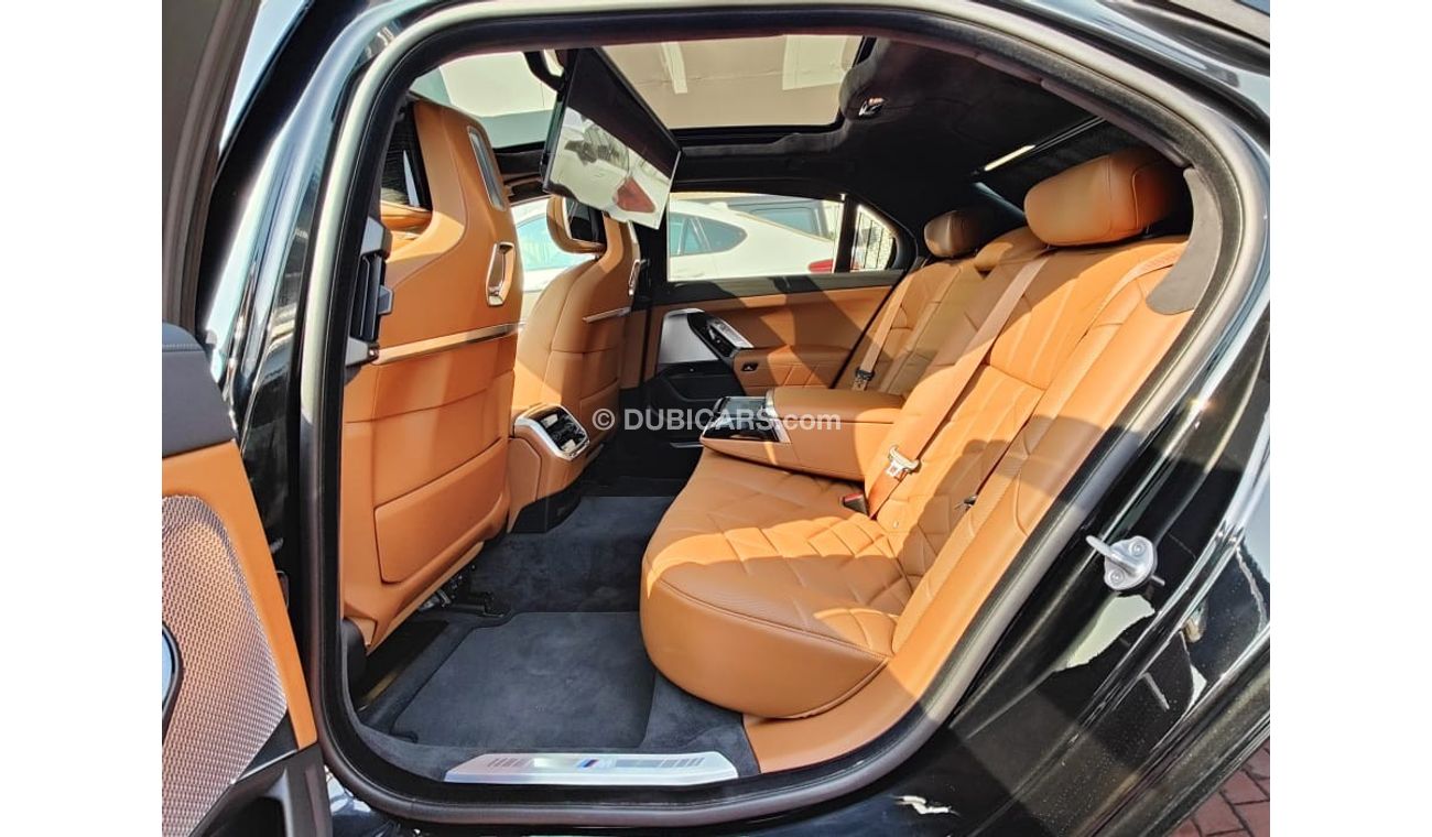 BMW 735 i M Sport 5 years Warranty & Service 2023 GCC