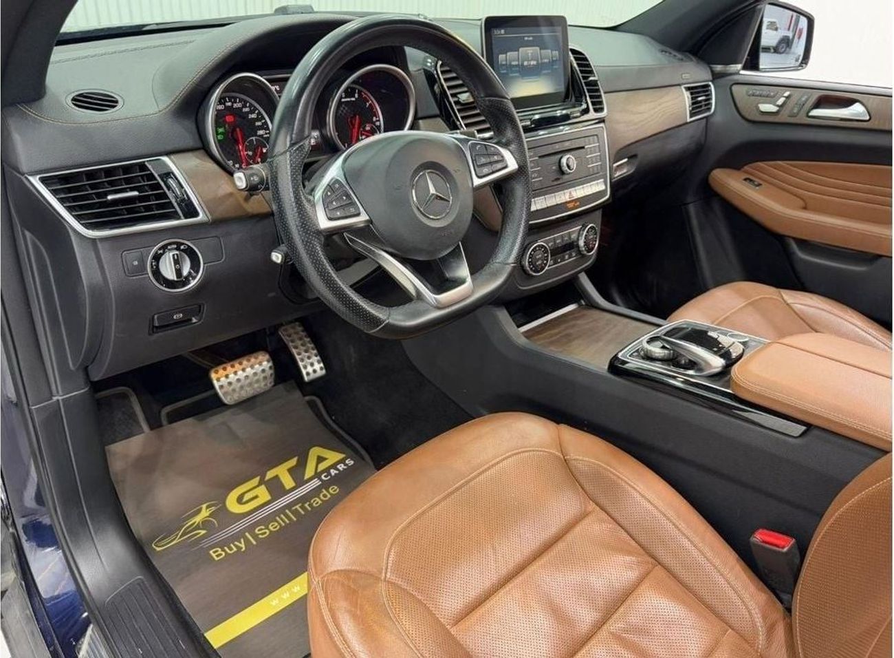 مرسيدس بنز GLE 43 AMG Std 3.0L 2018 Mercedes-Benz GLE 43 AMG, 1 Year Warranty, Full Service History, GCC