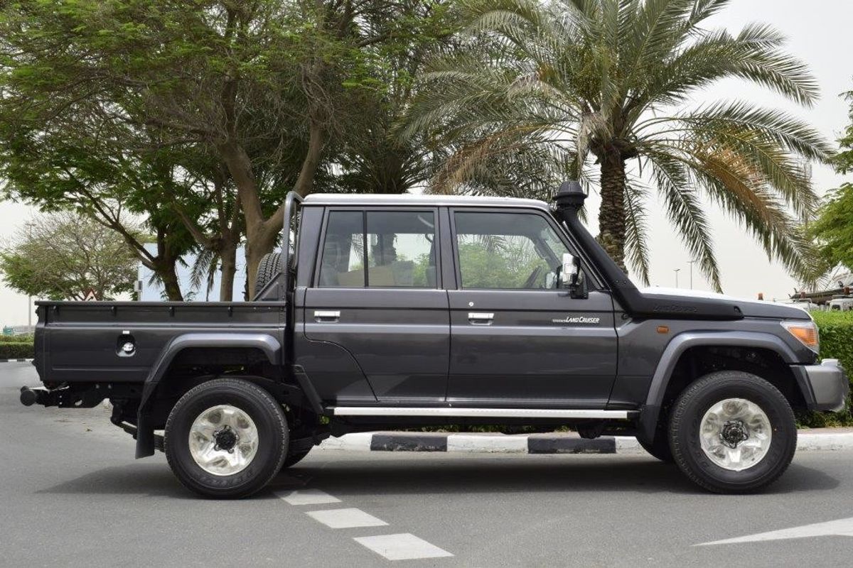 Toyota Land Cruiser Pickup Double Cab Limited V6 4.0L Petrol 4WD Manual