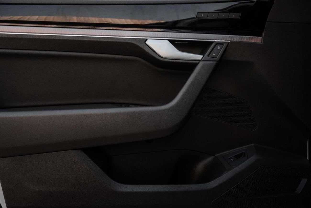 فولكس واجن طوارق R-Line | 3,133 P.M  | 0% Downpayment | Full Agency Service History!