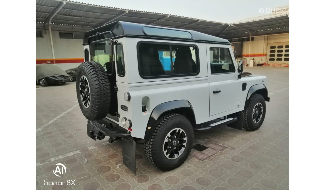 Land Rover Defender 90