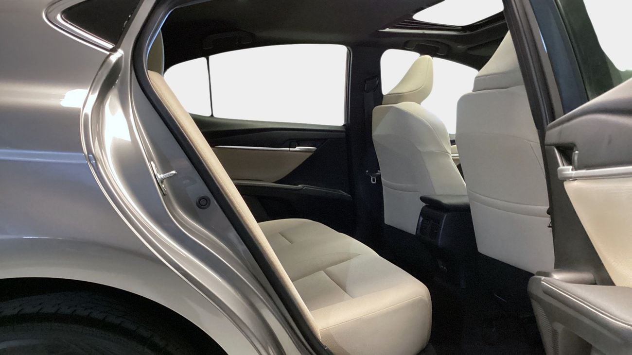 تويوتا كامري 2.5 HEV XLE E-CVT | شامل الضمان | 0 ﺪﻔﻋﺓ ﺃﻮﻟﻯ