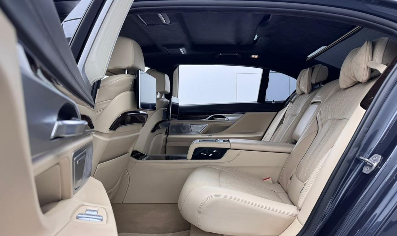بي أم دبليو 750Li xDrive 4.4L (523 HP) 2016 BMW 750Li xDrive, Full Service History, Excellent Condition, GCC