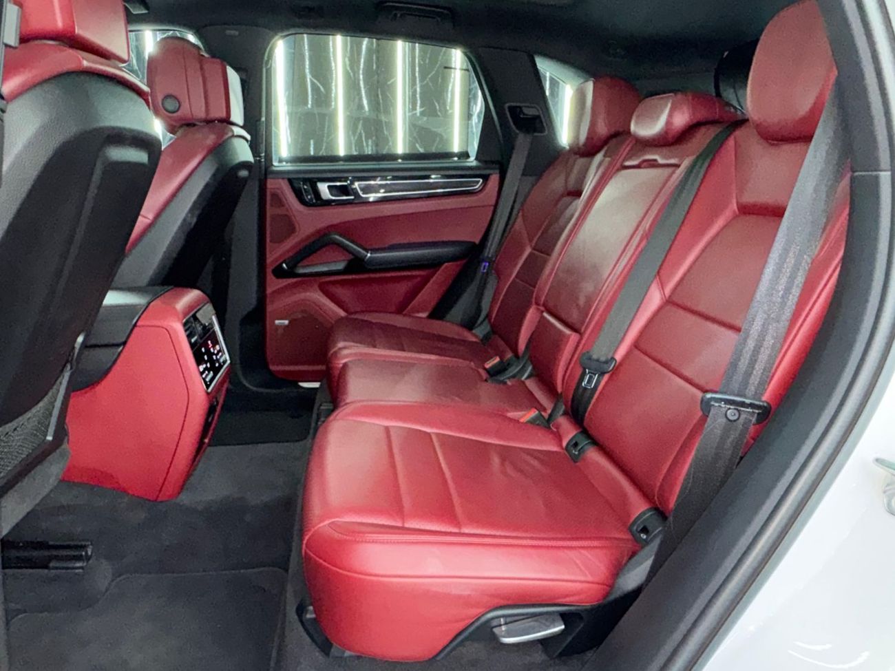 Porsche Cayenne S 2.9L (440 HP) 2019 Porsche Cayenne, 2027 Warranty, Full Service History, Sport Chrono Package, GCC