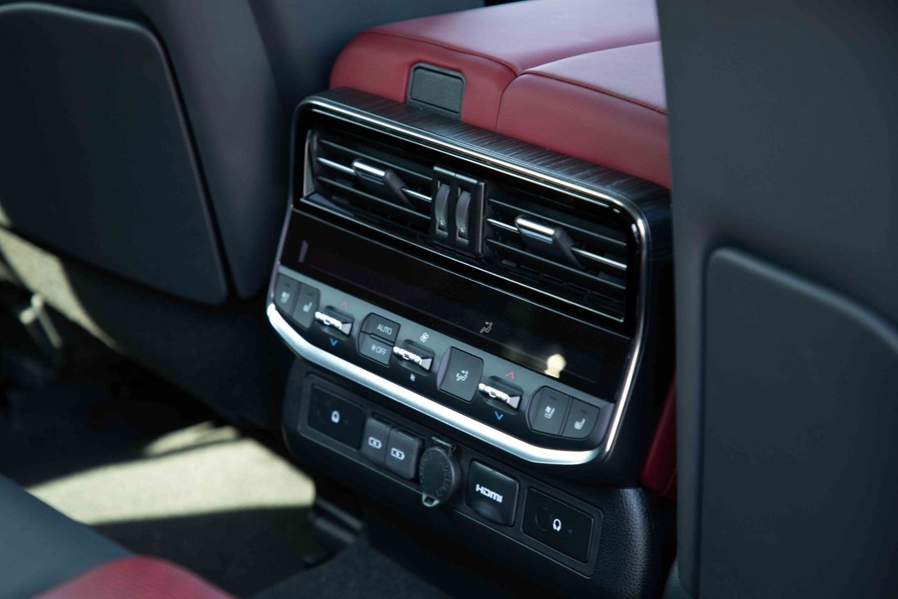 تويوتا لاند كروزر 2023 تويوتا لاند كروزر 3.5 لتر GR-Sport بدون ACC (OE-R) - أسود من الداخل أسود وأحمر