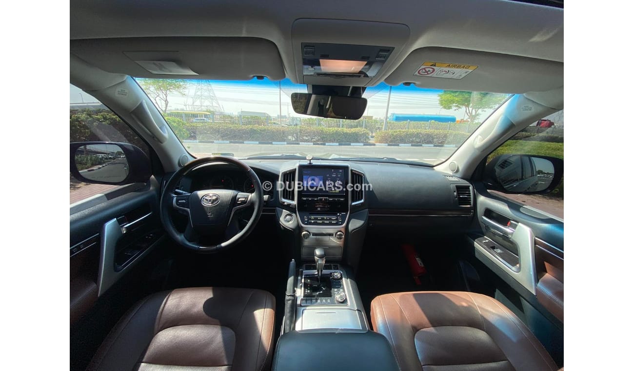 Toyota Land Cruiser VXR GCC SPEC UNDER WARRANTY