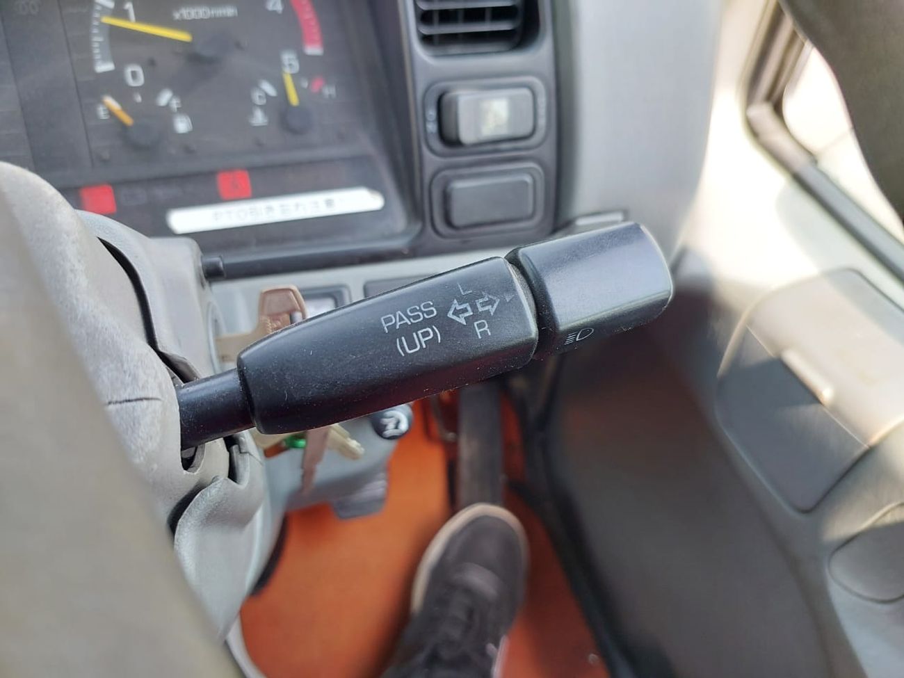 Mitsubishi Fuso Canter MITSUBISHI CANTER ALUMINIUM BODY TRUCK RHD 1995 MODEL 4.5 L DIESEL MANUAL(PM20023)