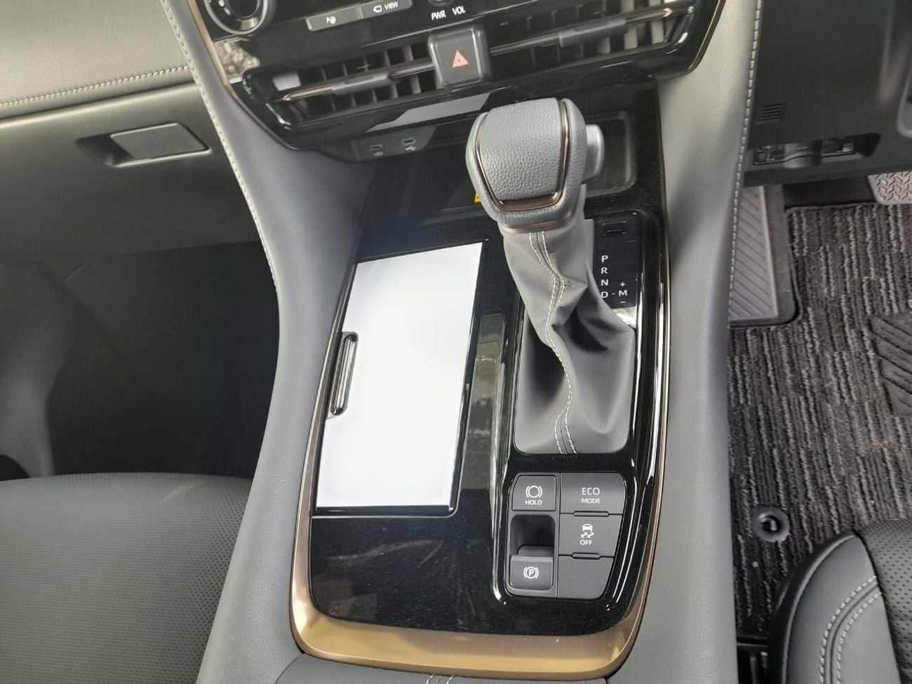 تويوتا ألفارد Executive Lounge