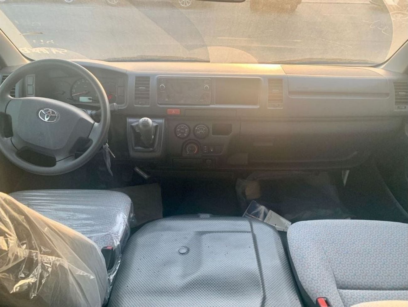 Toyota Hiace 2500cc DSL - M/T - GL FULL OPTION - 15 SEATER - AIRBAGS + ABS - POWER WINDOW + 3 POINT SEAT BILT