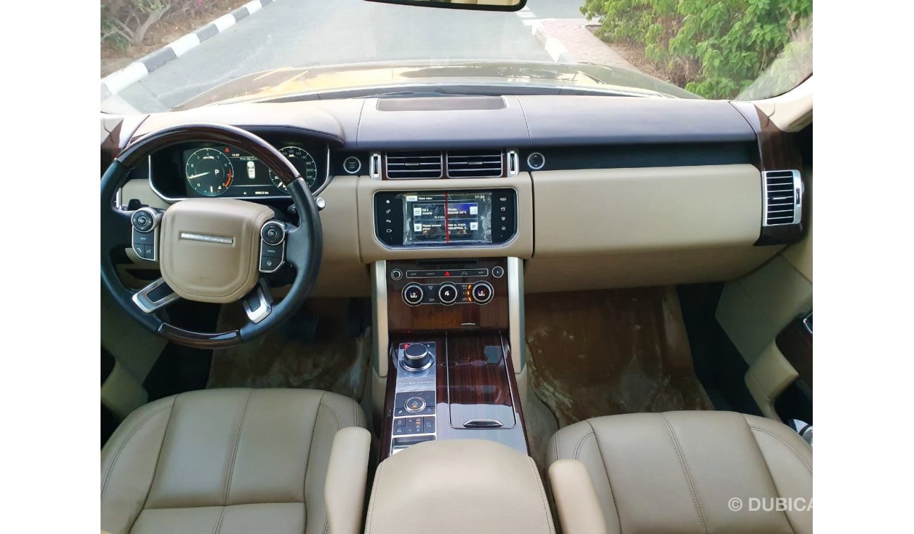 Land Rover Range Rover Vogue SE 5.0L 2016 Model with GCC Specs