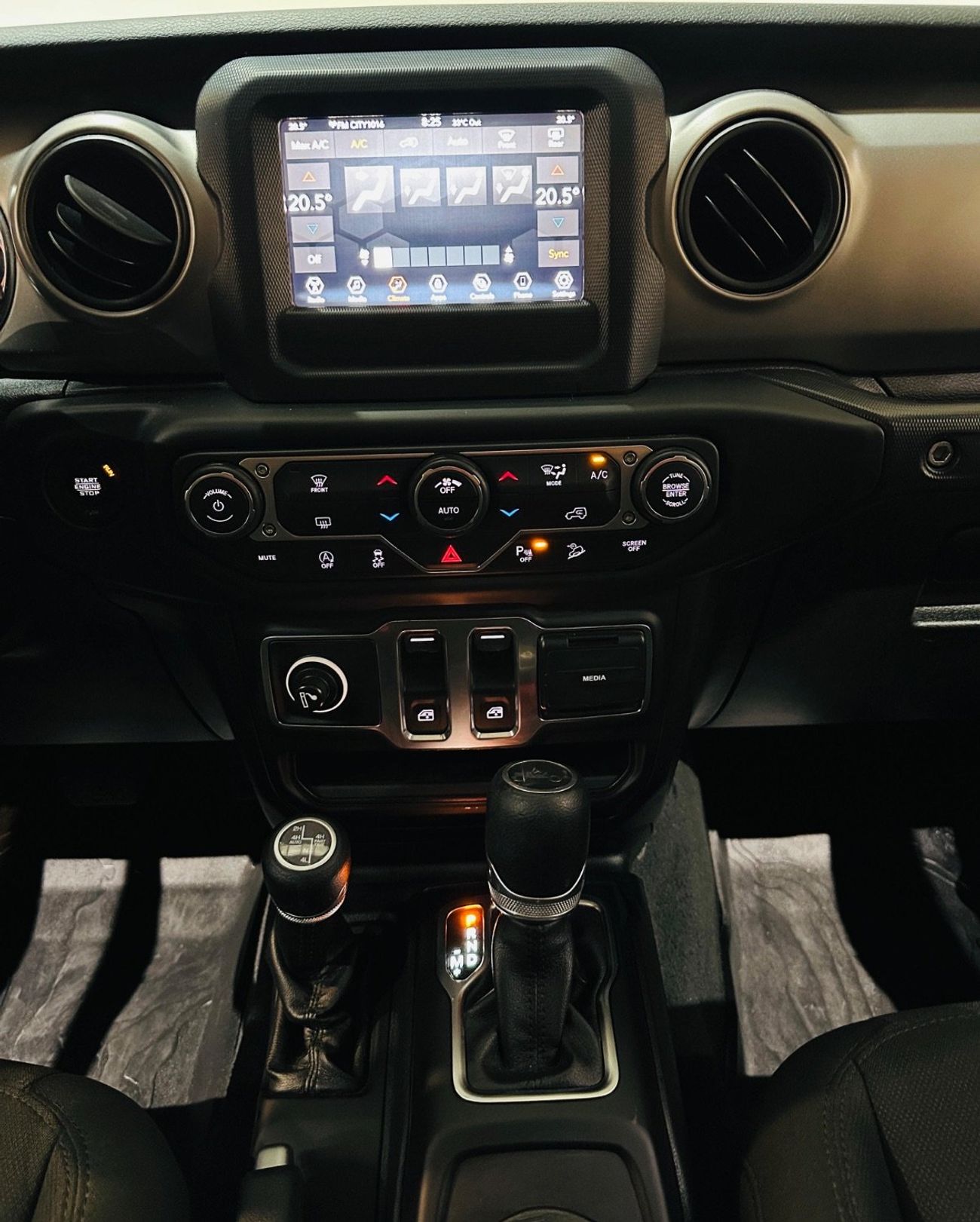 جيب رانجلر Sport 3.6L A/T (5 Seater)