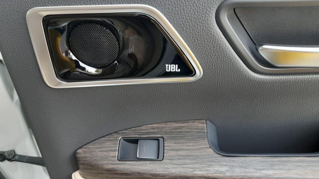 تويوتا لاند كروزر ZX FULL OPTIONS PETROL 7 SEATER TOP RANGE COMPLETE