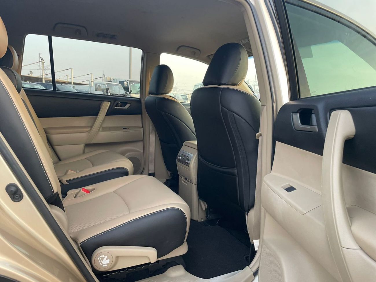Toyota Highlander 2013 Toyota Highlander MidOption+ 3.5L V6 - AWD 4x4 - Electric Seats - 7 Seater With Rear CAM -