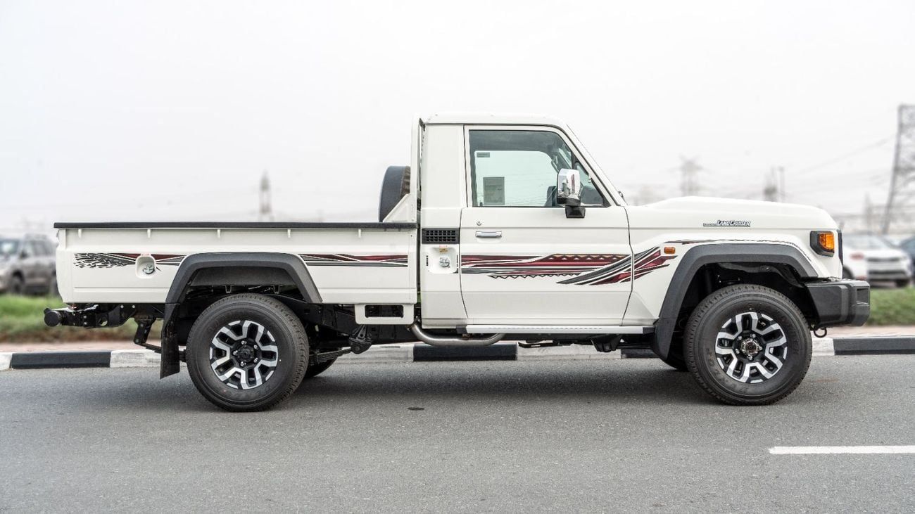 تويوتا لاند كروزر بيك آب 2026 Toyota LC79 2.8L AT Diesel Full Option (White-Brown)