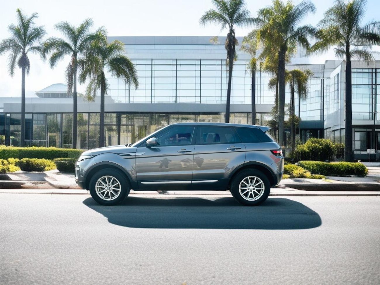 لاند روفر رانج روفر إيفوك SE 2.0L SUV (5 Door) | 2016 | GCC SPECS | AED 1,220 PER MONTH