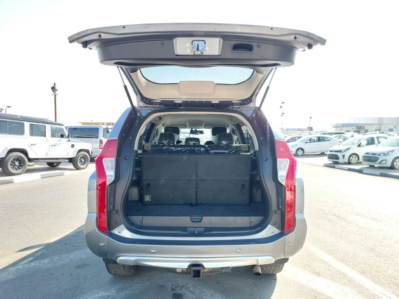 Mitsubishi Pajero MITSUBISHI PAJERO SUV RHD 2016 MODEL 2.4 L DIESEL AUTOMATIC(PM05897)