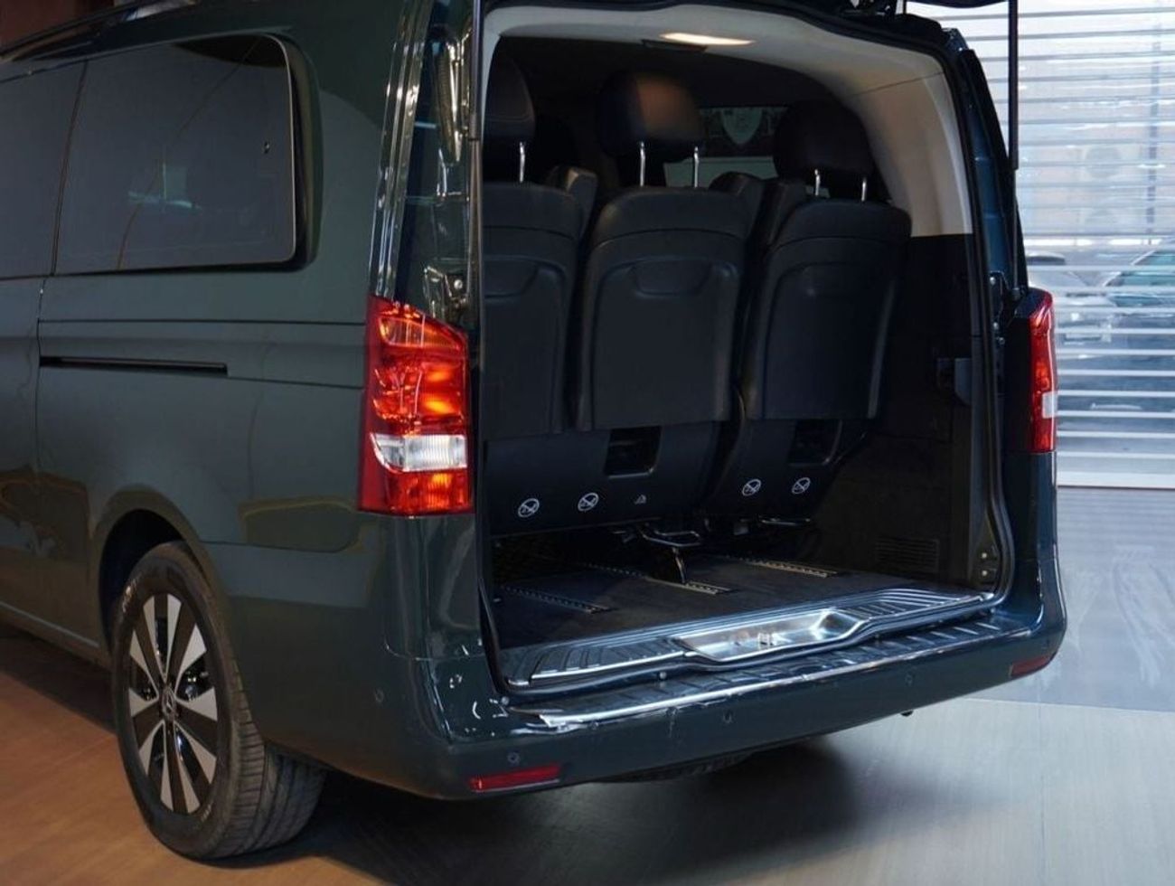 مرسيدس بنز V 250 3.336 PM I Low Mileage I 1 Year Warranty and Service I Good Condition