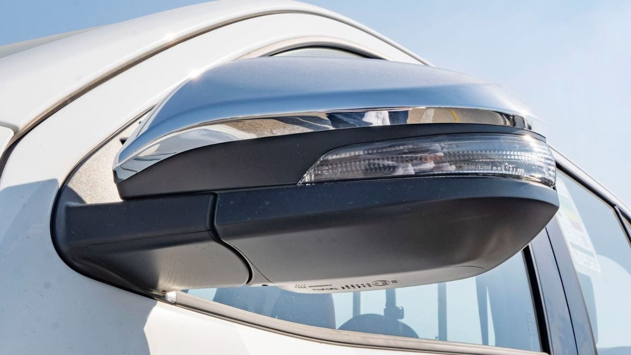 Toyota Hilux 2025 Toyota Hilux SR5 DC 4x4 2.7L Petrol AT (White)