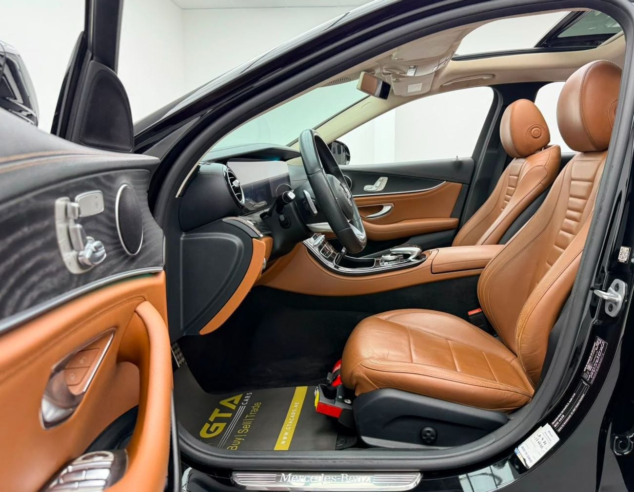 Mercedes Benz E300 AVANTGARDE SPORT 2019 Mercedes Benz E300, Warranty, Full Service History, Fully Loaded, Excellent Condition, GCC