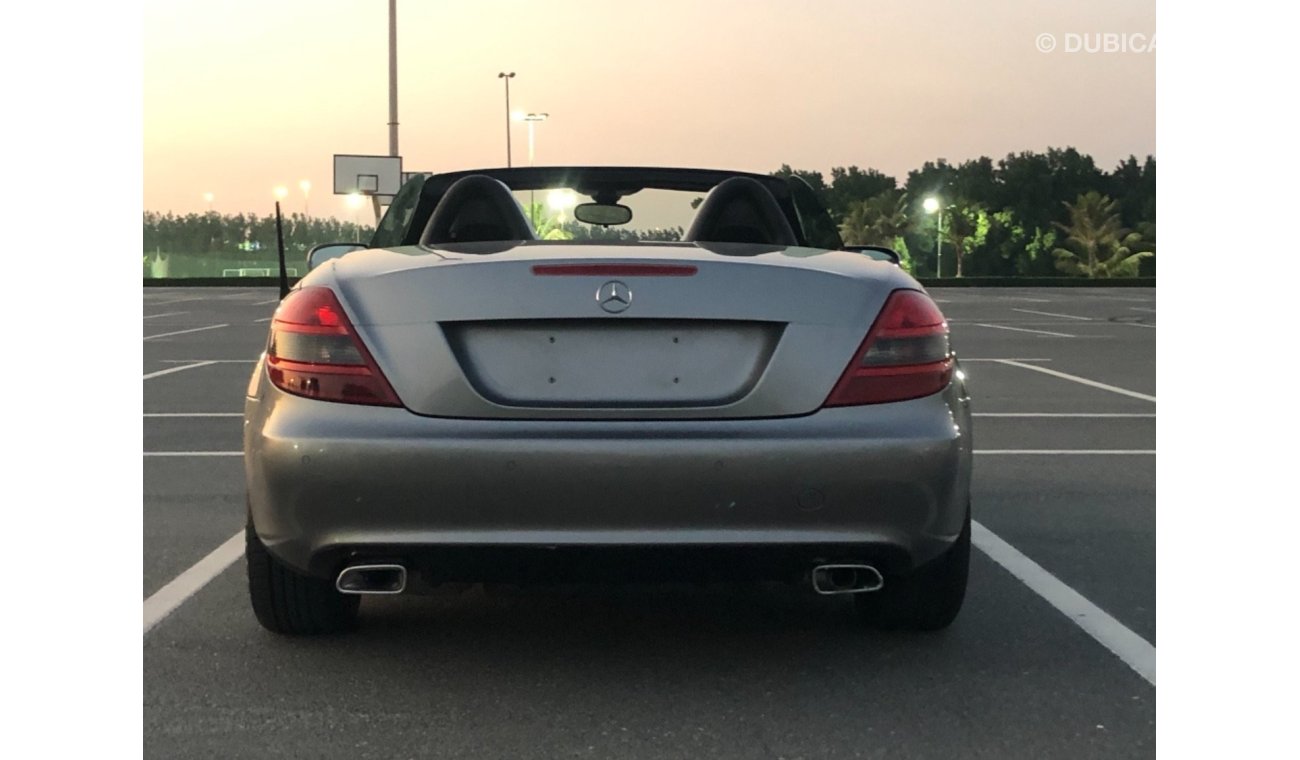 مرسيدس بنز SLK 200 موديل 2009 خليجي حاله ممتازه من الداخل والخارج فل مواصفات