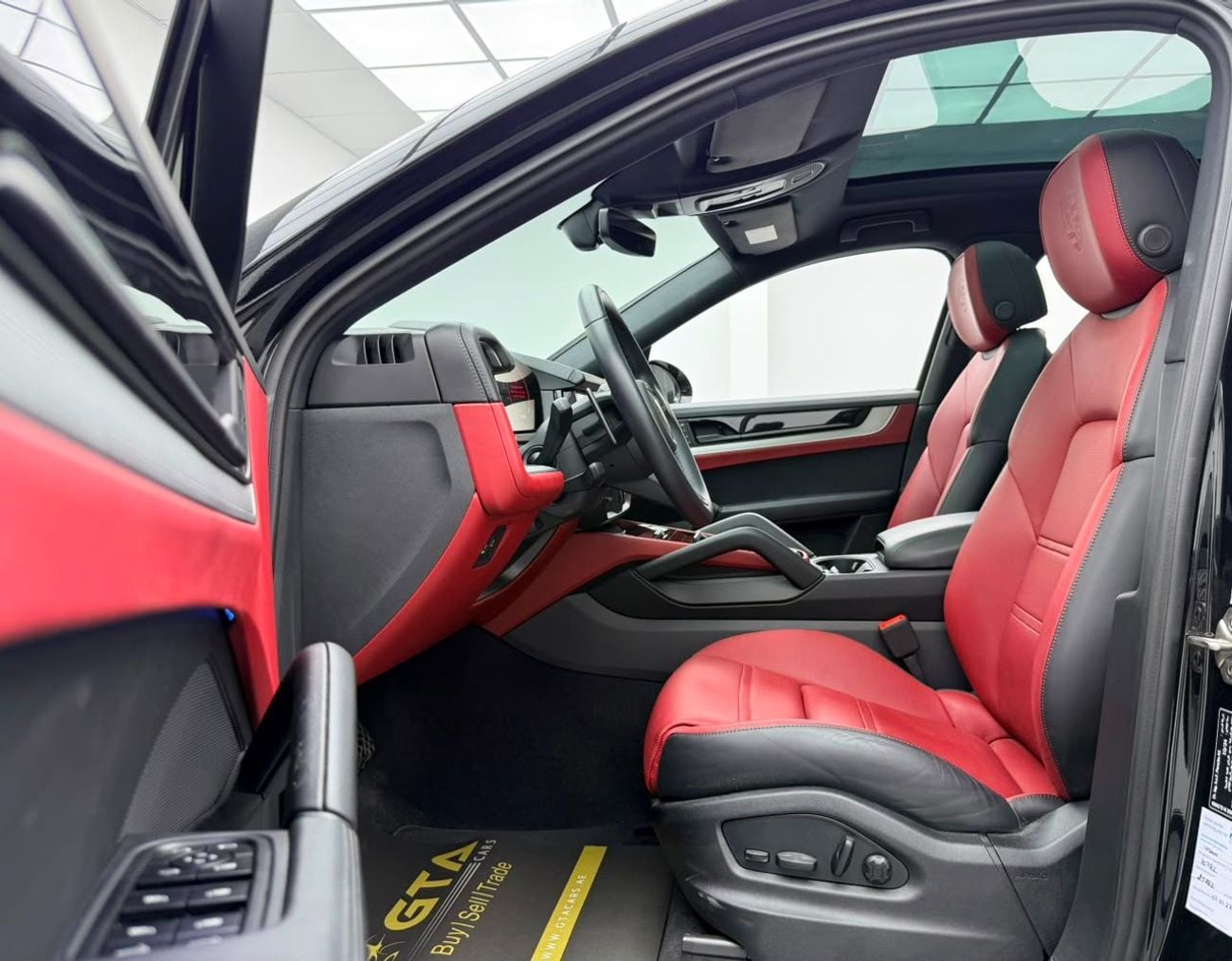 بورش كايان STD 2025 Porsche Cayenne Coupe, 2027 Porsche Warranty + Service Pack, Full Porsche Service History, 