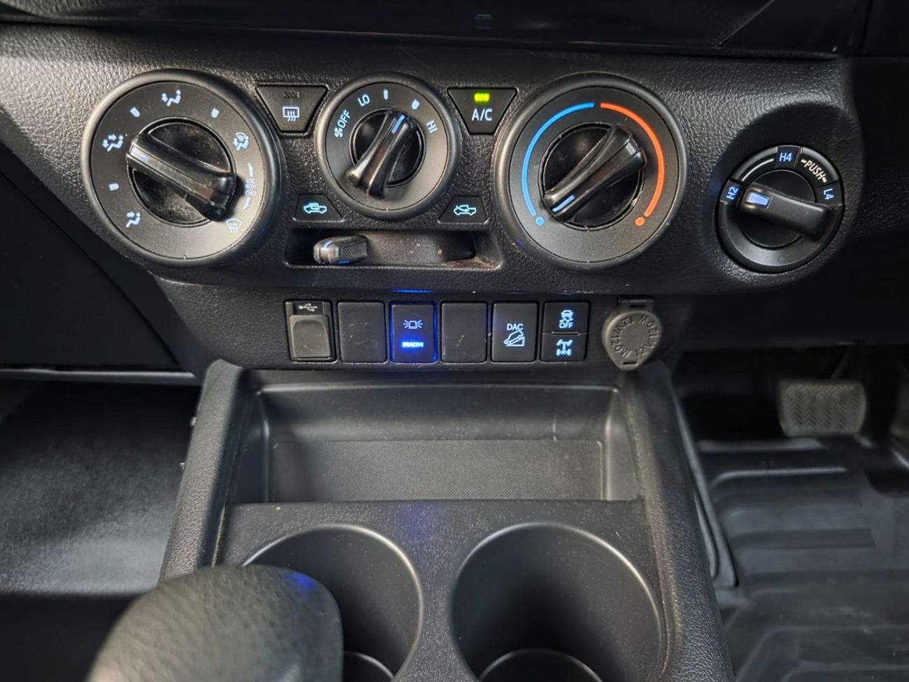 Toyota Hilux DOUBLE CABIN | RHD | 2.8 DIESEL ENGINE | 4WD | AT