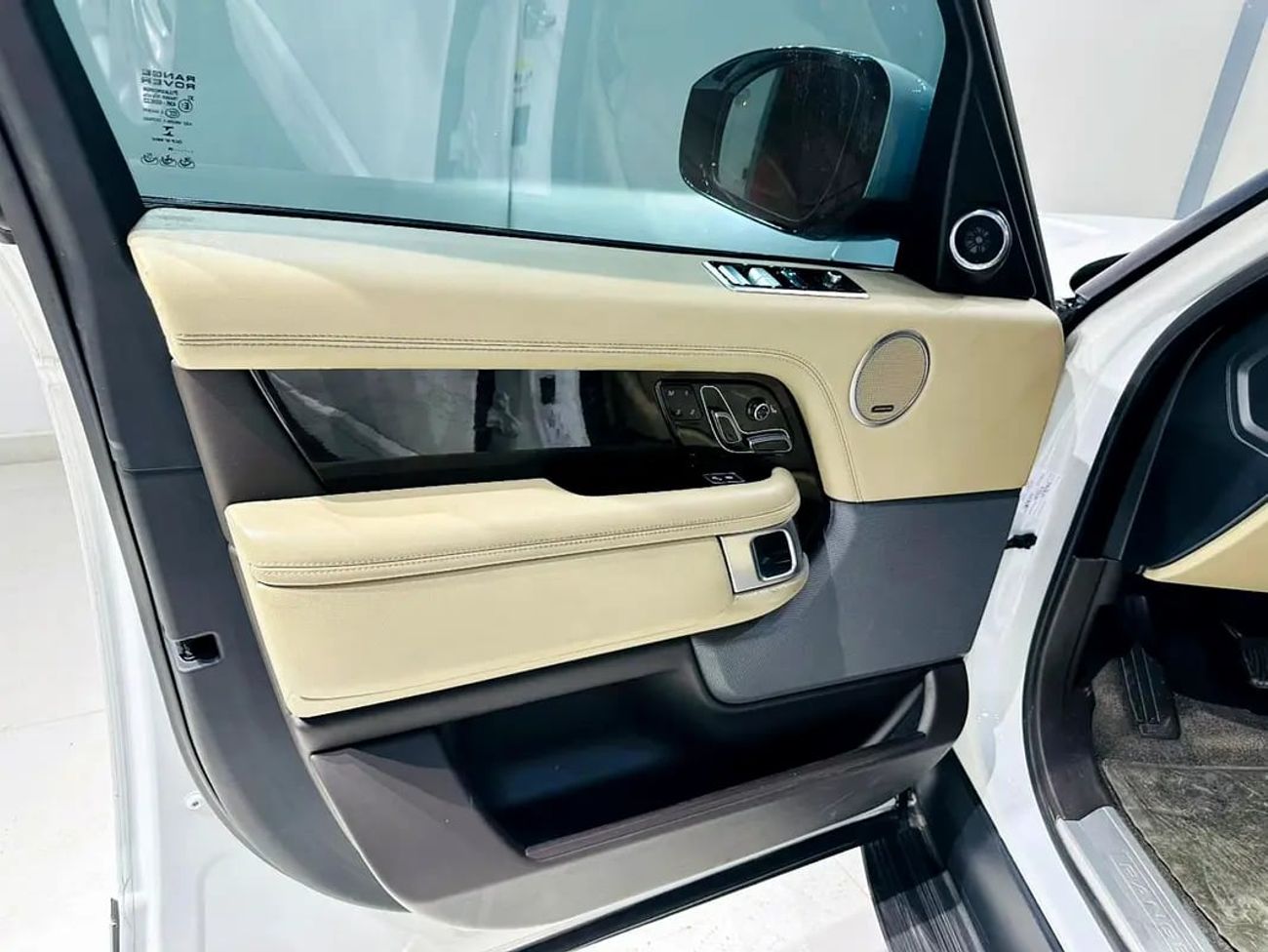 لاند روفر رينج روفر LWB HSE P360 3.0L VOGUE GCC SPECS FULLY ORIGINAL PAINT AND FULL SERVICE HISTORY AGENCY